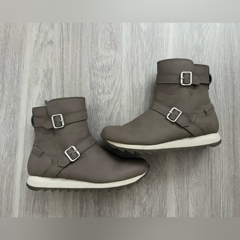 Merrell Alpine Buckle Waterproof Winter Boots Taupe Size 9.5